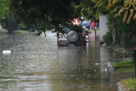 Tormenta devastadora genera destrozos, inundación y evacuación en Santa Fe imagen-63
