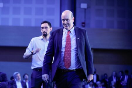 Baja de impuestos: Sturzenegger admitió que podrían perderse empleos en Tierra del Fuego pero destacó “un gran paso” imagen-10