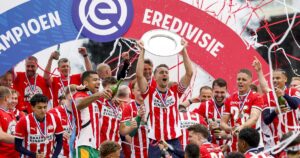 Increíble: llegó a estar nueve puntos arriba, pero al Ajax se le escapó el título y el PSV es campeón imagen-2