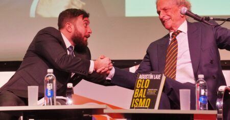 Agustín Laje presentó su libro ante casi mil personas, reinvindicó la batalla cultural e hizo el "dream team" de su Latinoamérica ultraderechista imagen-9