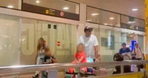 La foto de Dibu Martínez en Barcelona que encendió los rumores sobre su futuro imagen-2