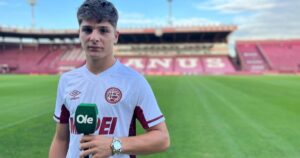 Fue el máximo goleador del Sudamericano Sub 17, imita los movimientos del Pepe Sand y sueña con hacer su debut en Lanús imagen-4