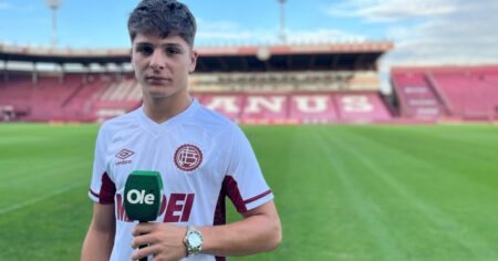 Fue el máximo goleador del Sudamericano Sub 17, imita los movimientos del Pepe Sand y sueña con hacer su debut en Lanús imagen-12