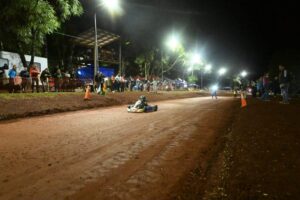 Karting: Campo Grande estrenó su iluminación con la disputa de las series nocturnas imagen-1