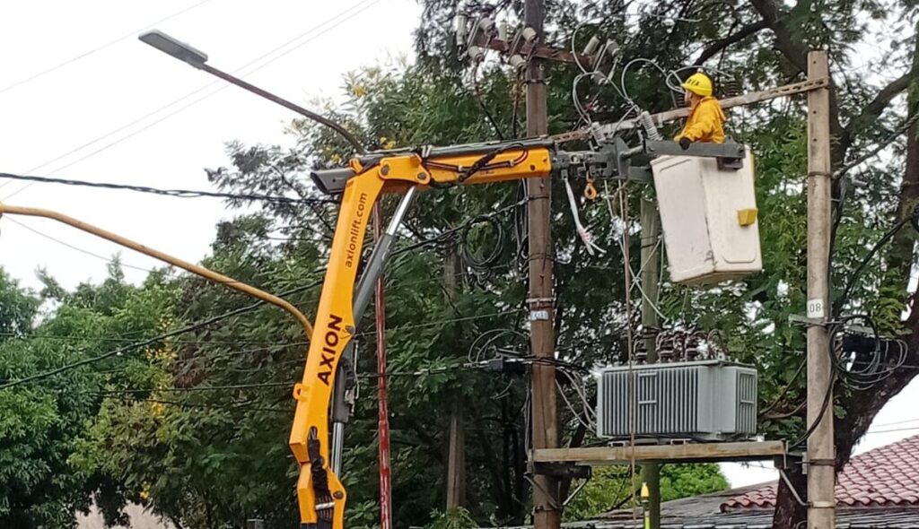 Energía de Misiones restauró el servicio en diez líneas de media tensión afectadas por las tormentas imagen-4