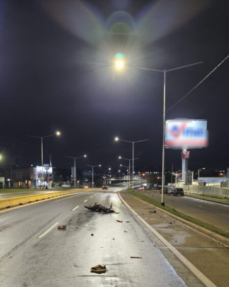 Murió un joven tras el choque entre un auto y una moto en Posadas imagen-12