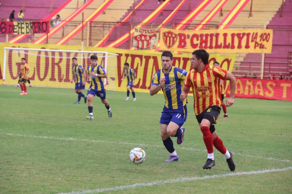 Fútbol: Mitre logró un buen punto y Crucero no levanta imagen-5