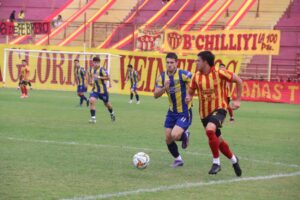 Fútbol: Mitre logró un buen punto y Crucero no levanta imagen-1