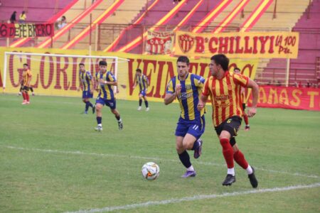 Fútbol: Mitre logró un buen punto y Crucero no levanta imagen-20