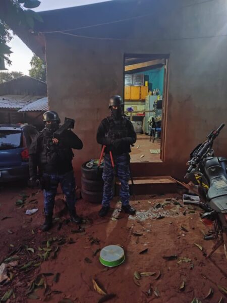 La Policía desarticuló dos narcokioscos en Puerto Iguazú: dos detenidos, 80 dosis de cocaína, pedra y marihuana incautadas imagen-22