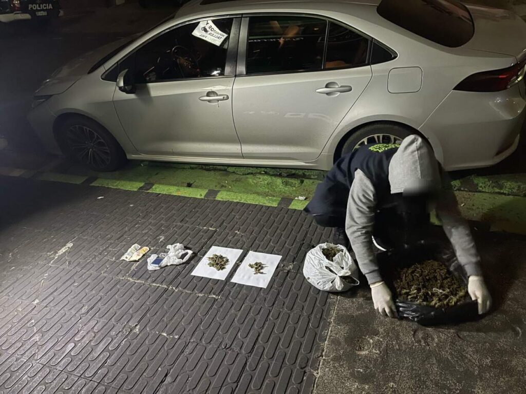 Dos «dealers» detenidos en pleno «delivery» de droga en Posadas: Tenían $5 millones en marihuana imagen-5
