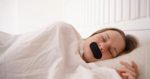 ¿Tapar la boca para dormir puede ser la solución a los ronquidos? imagen-1