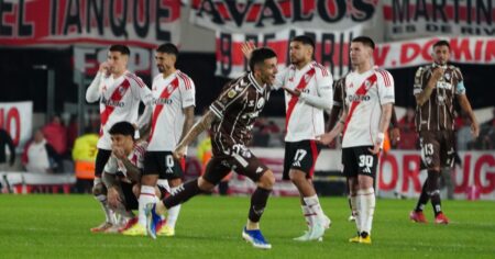 Video: la victoria por penales de Platense ante River en el Monumental imagen-19