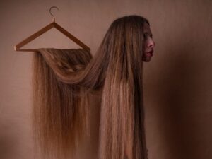 Las pelilargas, historias inquietantes de mujeres que dejaron de cortarse el pelo imagen-3
