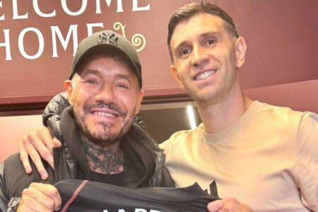 Marcelo Tinelli visitó Inglaterra y se llevó un regalo del Dibu Martínez: “Día soñado” imagen-8