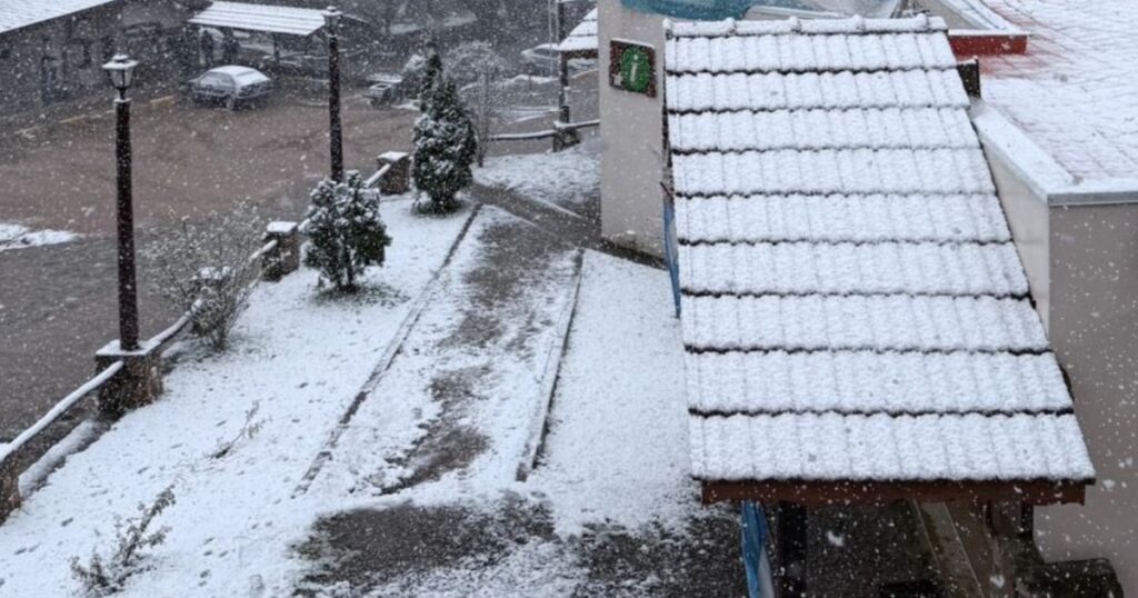 Con el frío polar, Córdoba tuvo su primera nevada de la temporada: las fotos y los videos imagen-5