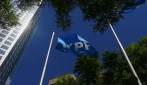 YPF aplicará inteligencia artificial para ajustar precios de combustibles según la demanda y el horario imagen-4
