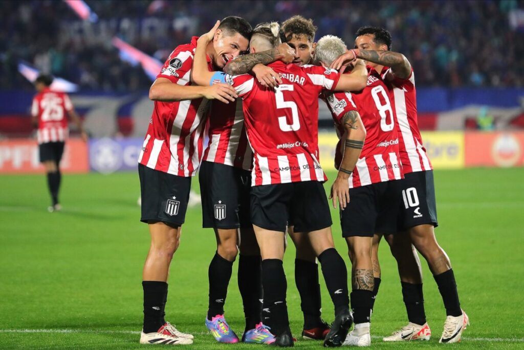 La mística del León: Estudiantes goleó en Chile y lidera su grupo en la Copa Libertadores imagen-5