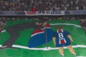PSG vs. Inter: la conmovedora bandera de Luis Enrique y su hija de 9 años que desplegaron los hinchas franceses imagen-3
