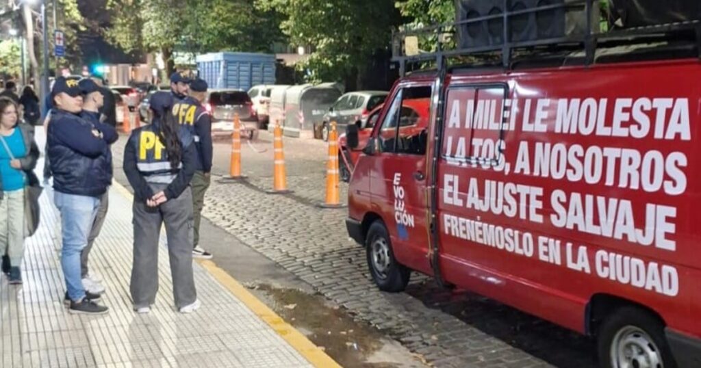 Lula Levy confirmó que denunciará a Javier Milei, a Patricia Bullrich y al jefe de la Policia Federal por la detención de sus militantes: "Son actitudes intimidatorias" imagen-4