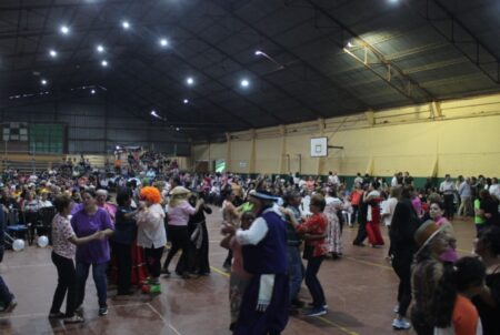 Oberá: más de 700 adultos mayores celebraron el Abuelazo a pura energía y emoción | OberaInside.com.ar La Noticia Junto a VosOberá: más de 700 adultos... imagen-110