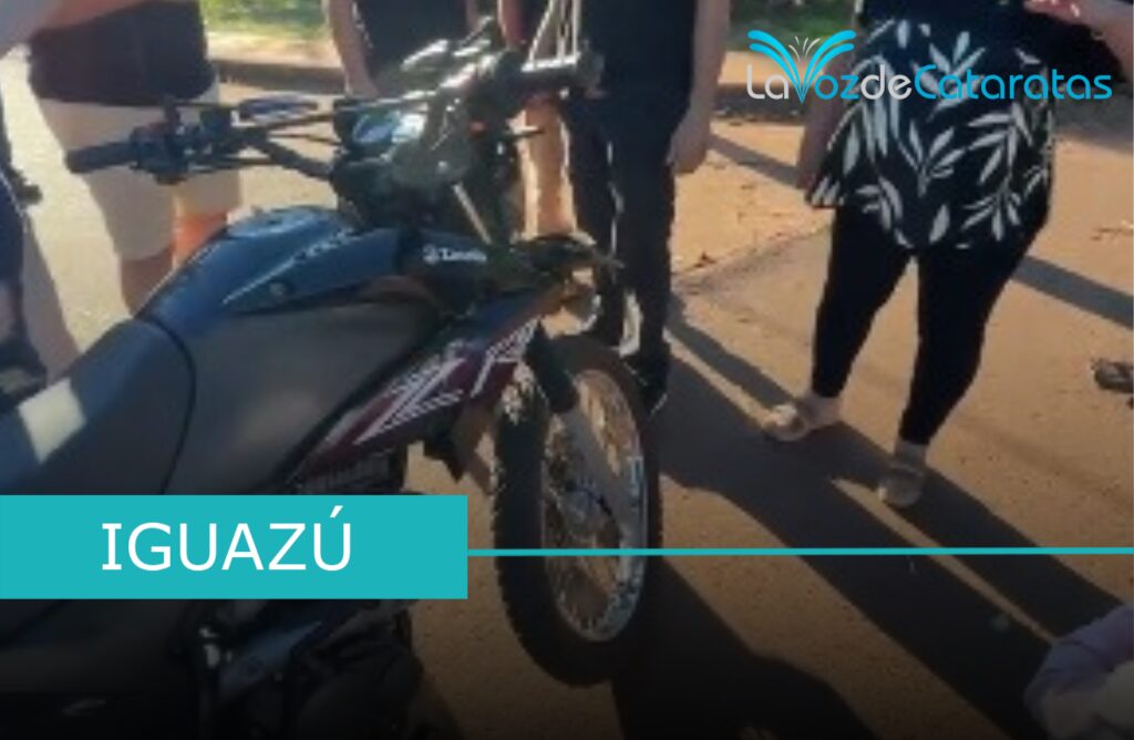 Menor colisionó con una moto contra un auto, y fue demorado por su conducta agresiva imagen-68