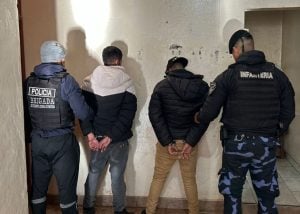 Agentes de Inteligencia de Frontera arrestaron a argentinos que intentaban cruzar a Brasil una moto robada imagen-8