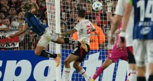 Los dos errores defensivos de River en los goles de Independiente del Valle imagen-2