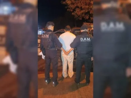 Detuvieron a un conductor ebrio que atropelló a un motociclista y a su hijo en Garupá imagen-66