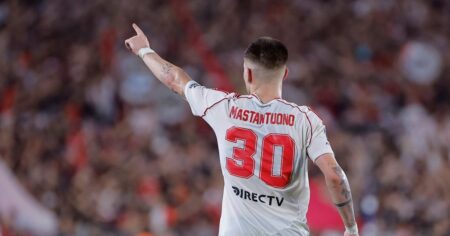 "El pendejo está en el aire": los elogios del arquero de Independiente del Valle a Mastantuono imagen-18