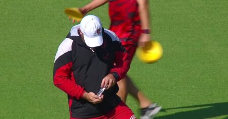 Tiró sal en la cancha y clasificó a los octavos de final del Torneo Apertura: la cábala que puso en marcha Instituto imagen-10