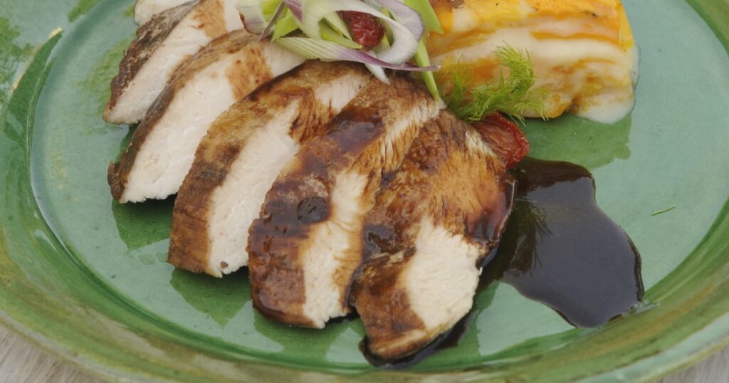 Cuál es el aporte al cuerpo si se consumen 150 gramos de pechuga de pollo sin piel imagen-90