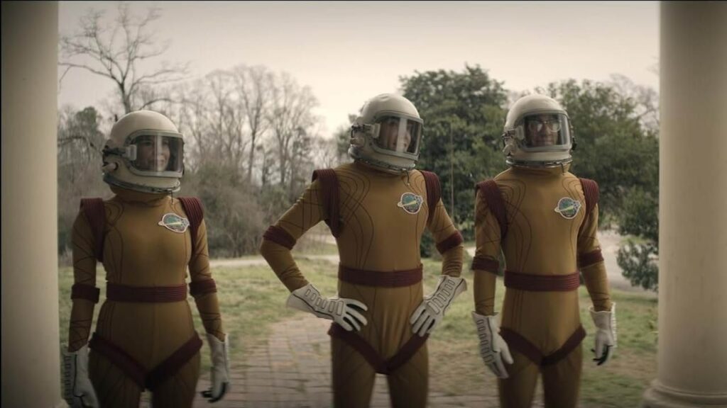 Si te ha encantado ‘Thunderbolts*’, tienes a otro entrañable grupo de superhéroes infravalorados en esta serie de Max imagen-4