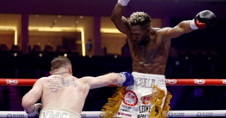 Canelo Álvarez venció a un rival deslucido y se proclamó campeón absoluto de los súper medianos imagen-11