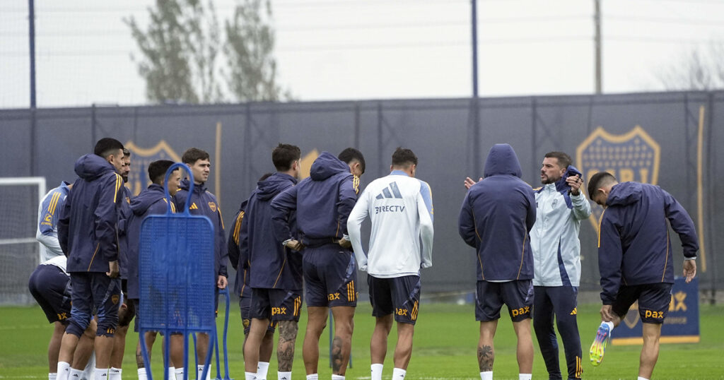 La visita que tuvo el plantel de Boca en la práctica del viernes imagen-41