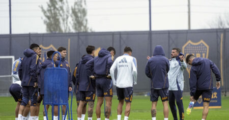 La visita que tuvo el plantel de Boca en la práctica del viernes imagen-18