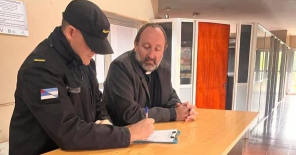 La policía de Misiones ordenó a dos capellanes a trabajar en comisarías: fue después de que criticaran al gobierno provincial en sus homilías imagen-95