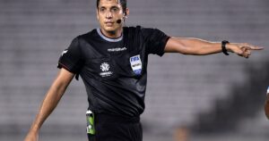 El duro último antecedente de River con el árbitro que dirigirá vs. Independiente del Valle imagen-2