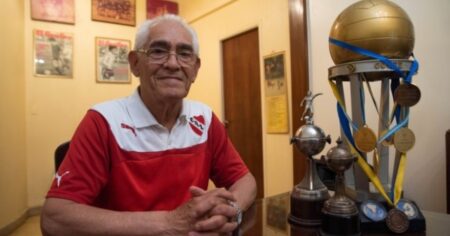 Pancho Sá con Olé: es el máximo ganador de Copas, dirigió a Riquelme y dio su pronóstico para el Boca-Independiente imagen-16
