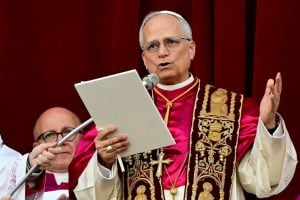 Video: el papa León XIV presidió su primera misa desde la Capilla Sixtina junto a los cardenales electores imagen-7