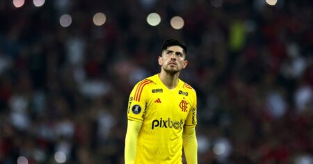 Intento de robo a los jugadores de Flamengo: balearon el auto de Agustín Rossi imagen-15