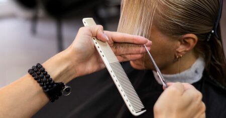 Este es el corte de pelo ideal para el invierno que rejuvenece: cómo hacértelo en la peluquería de los famosos con descuento imagen-16