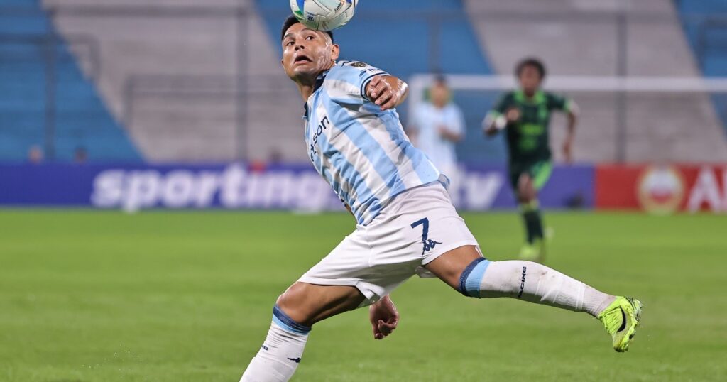 Mala noticia en Racing: se lesionó Maxi Salas, una de las figuras de Costas imagen-38