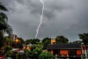 Advertencia naranja para este viernes por tormentas y ráfagas de viento muy fuertes imagen-3