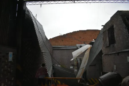 Temporal en San Pedro: "Cuando vi venia igual que un tornado, volaban palos y se levantó todo el techo"  imagen-26