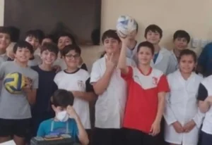 Jóvenes de Itaembé Guazú le dan una segunda vida a pelotas y calzados imagen-4