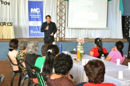 Montecarlo: charla de prevención de delitos y estafas para adultos mayores imagen-21