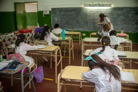 Más del 60% de los alumnos que usan ChatGPT lo hace para tareas escolares imagen-130