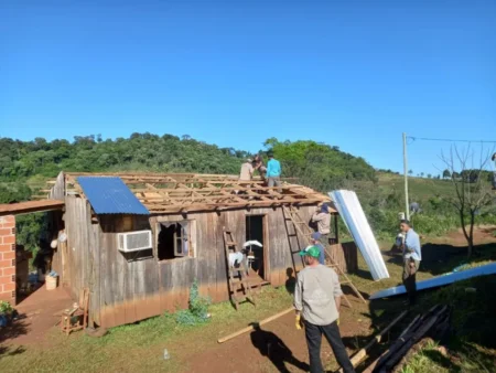 Continúan los trabajos de reconstrucción en las zonas afectadas por el fuerte temporal imagen-9