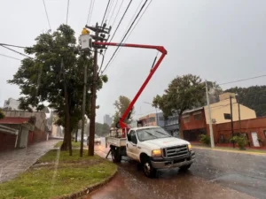 Se normaliza el servicio de agua potable en Posadas y trabajan para reestablecer la energía en zonas afectadas por el temporal imagen-2